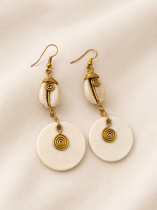Boucles d’oreilles Zaïra – Cauri & Lumière