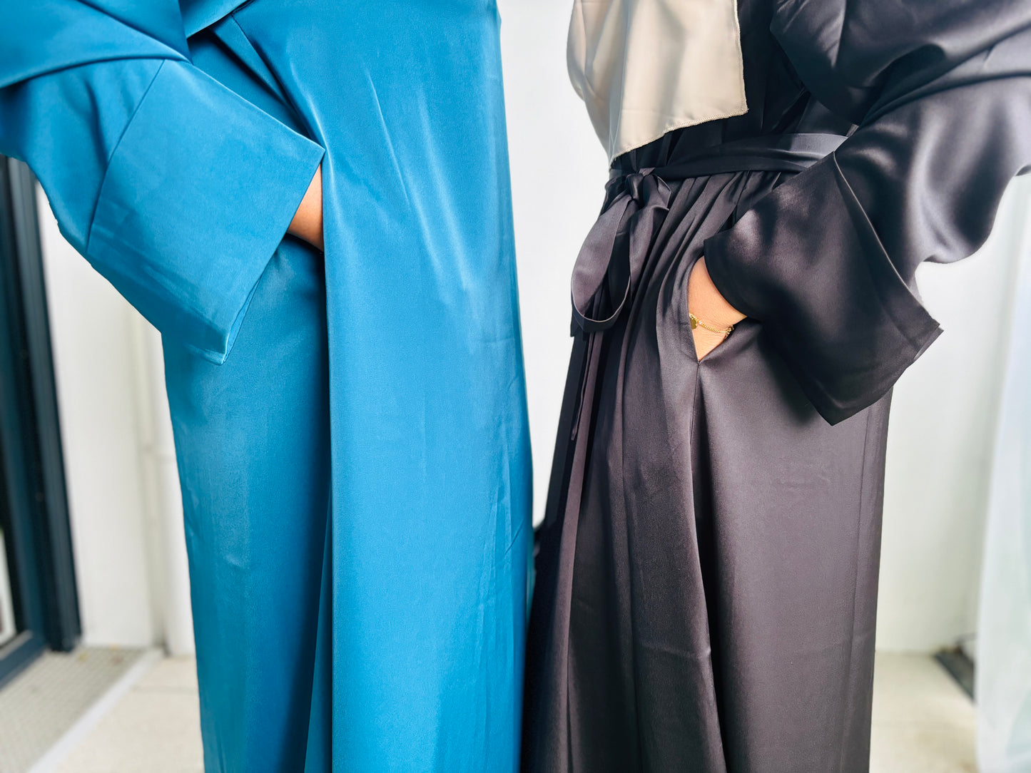 Robe satinée « Aliyah » à manche large