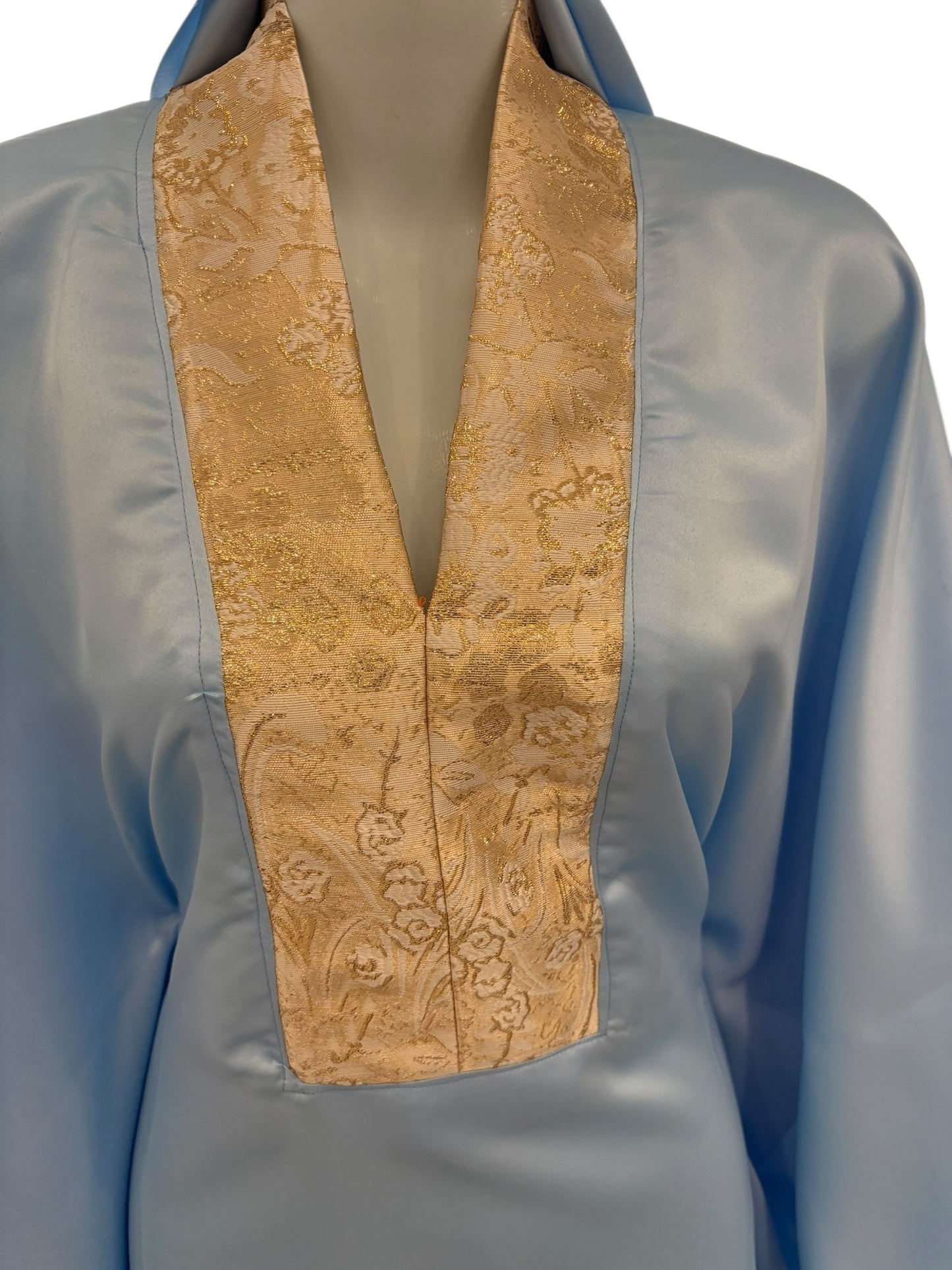 Abaya Satinée Bleu Ciel et nude – Édition Élégance Dorée (Copie)