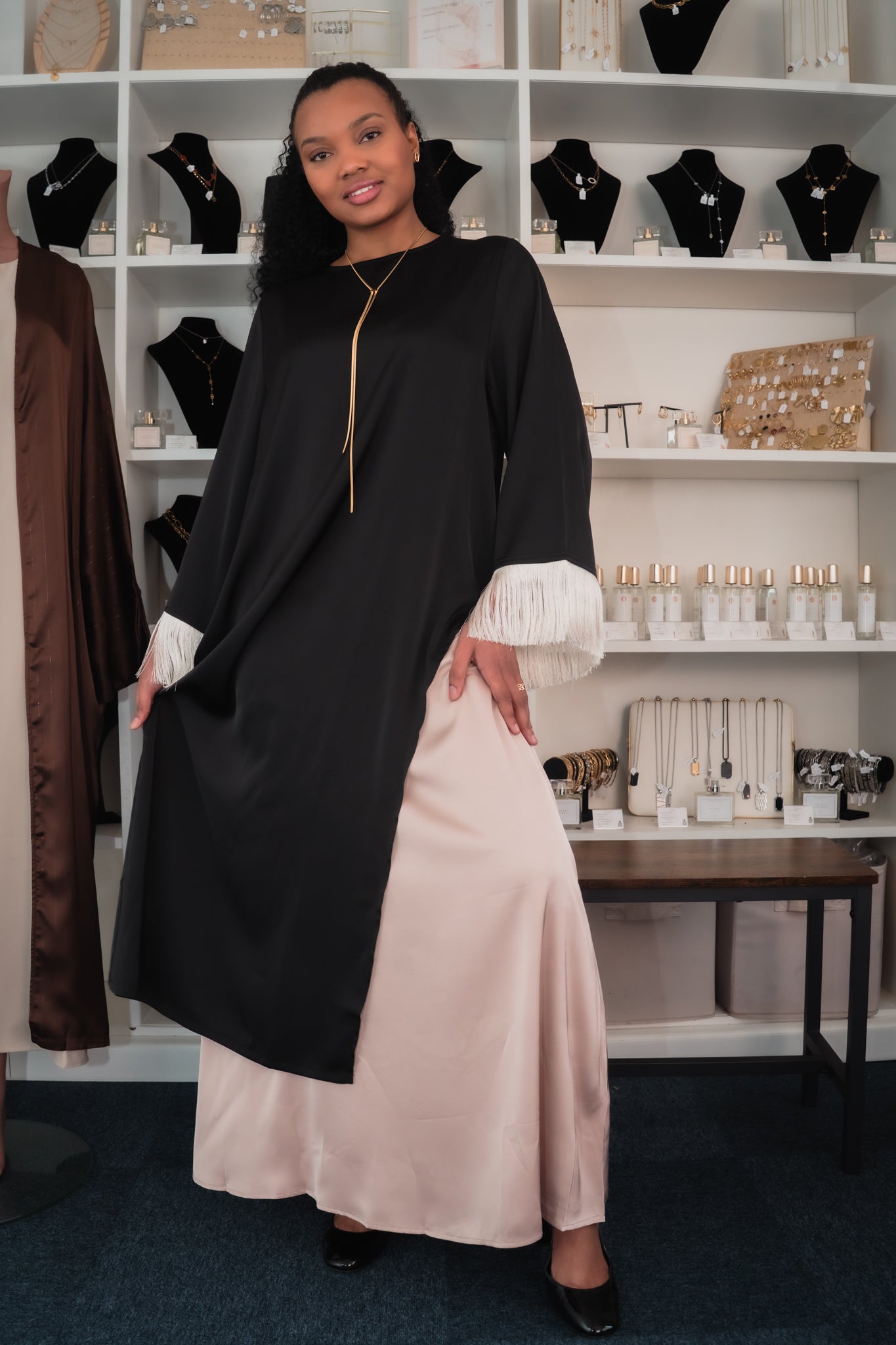 Tunique « FATOU » satinée, à fente et franges sur les poignets