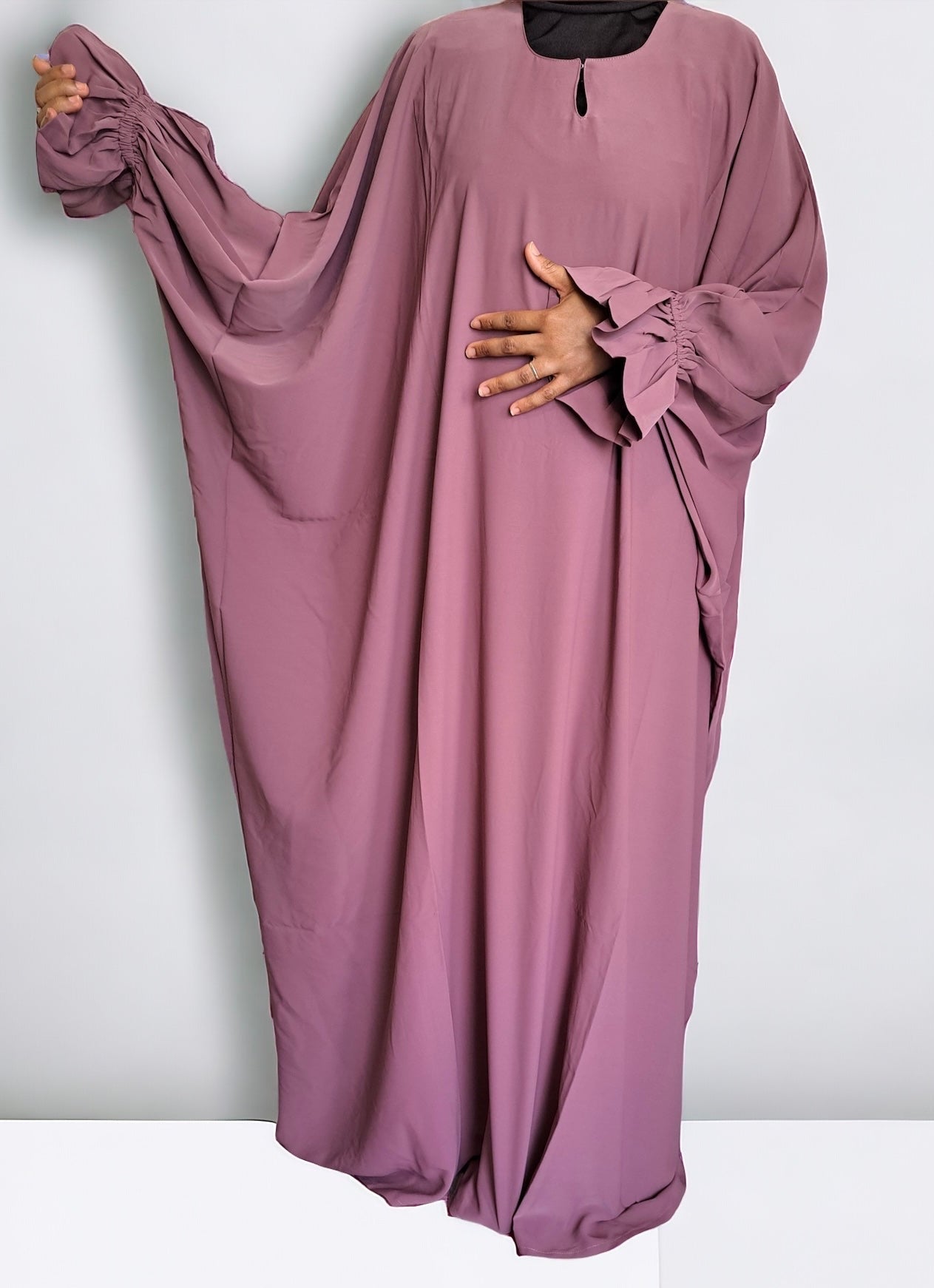 Abaya papillon poignets froncés tissu soie de médine premium