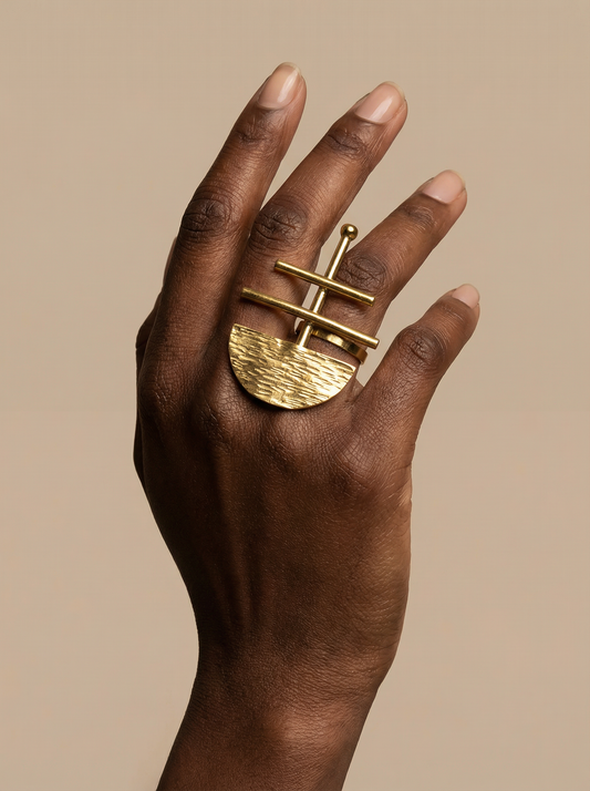 Bague Kéna – Bague dorée graphique en laiton