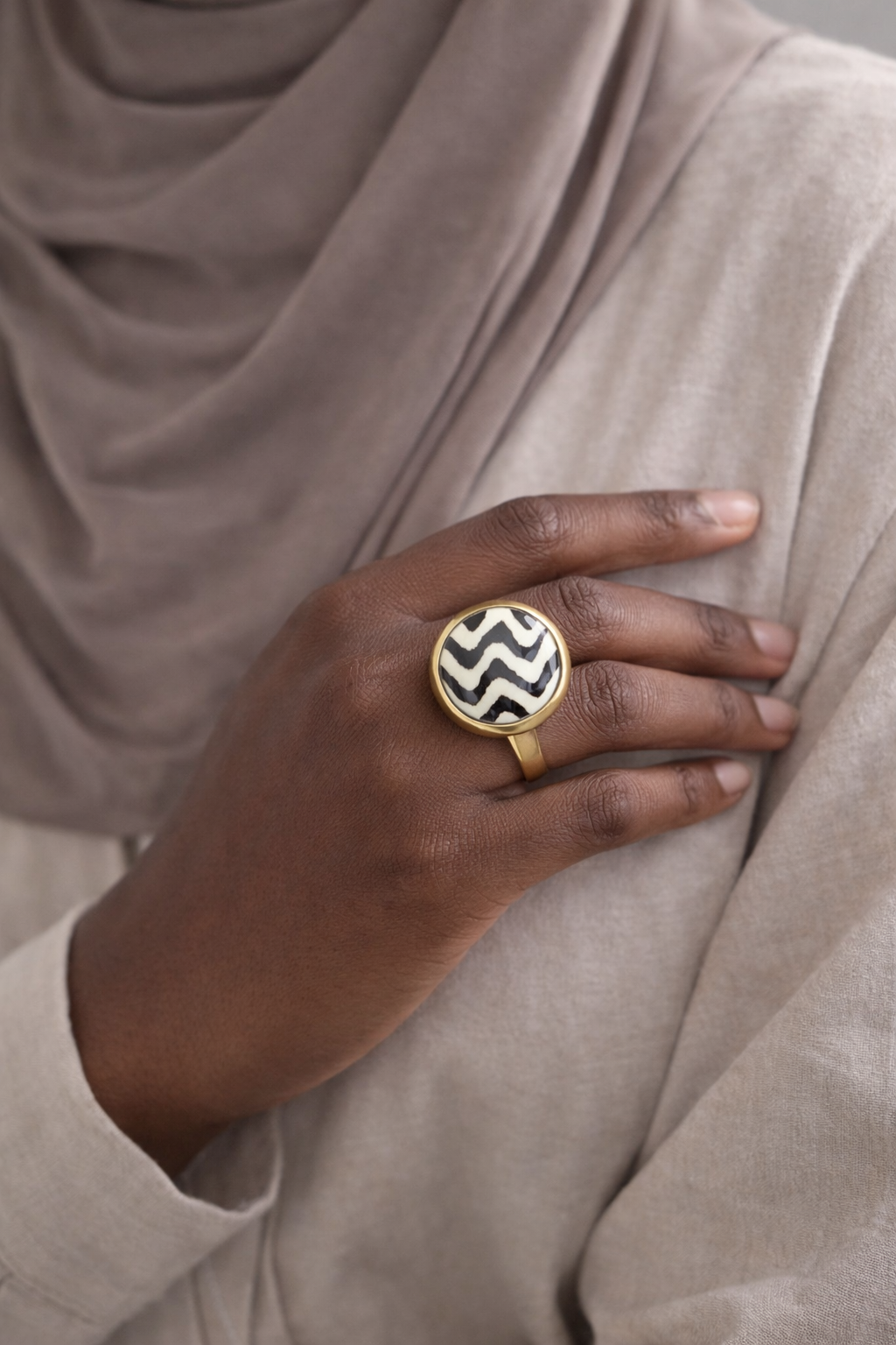 Bague Zahra – spirale en Bronze contemporaine Mousso Fashion bijoux ethnique afrique 
