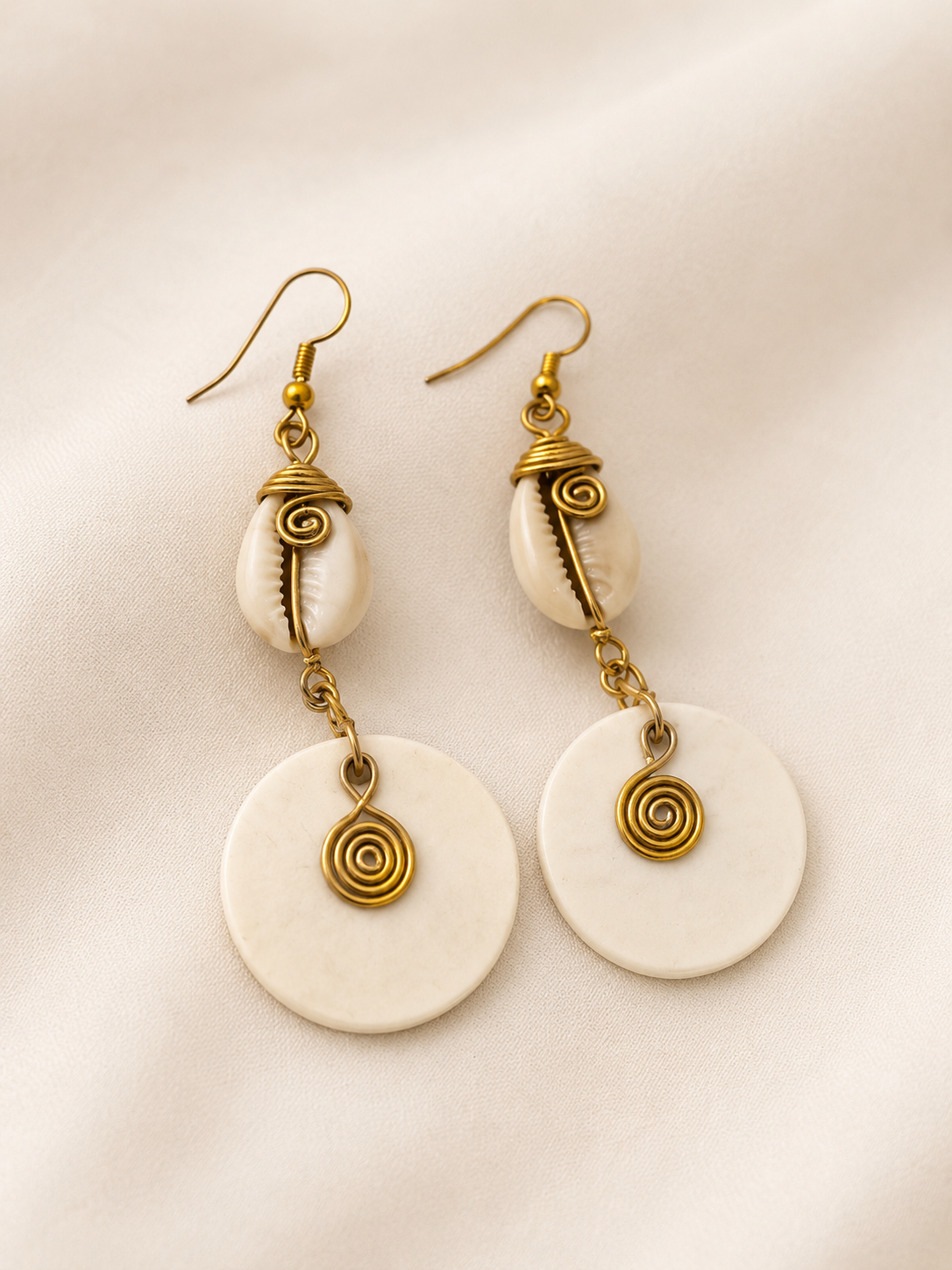 Boucles d’oreilles Zaïra – Cauri & Lumière