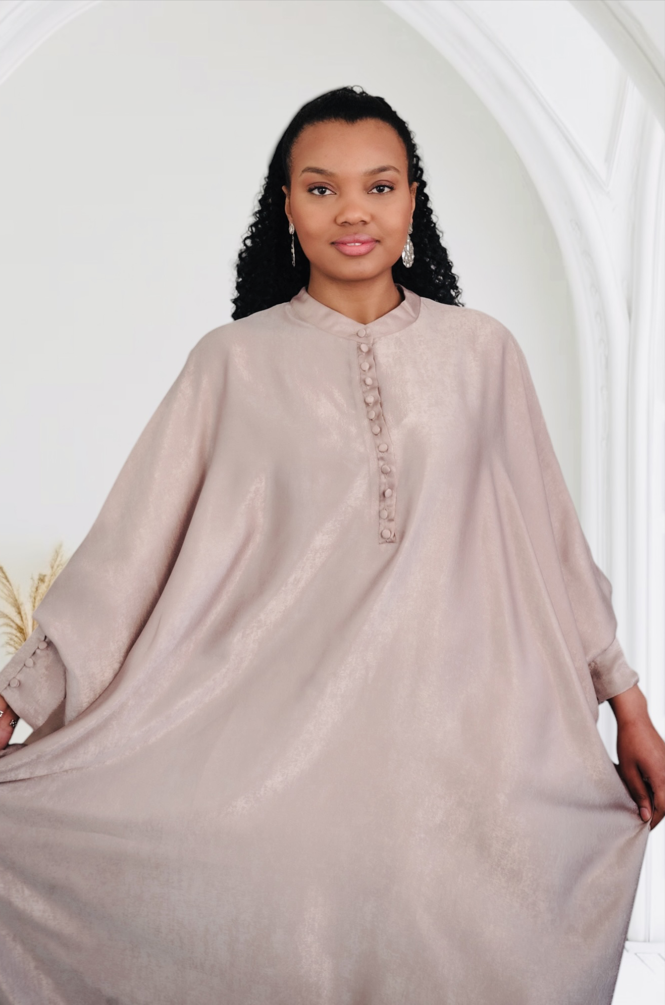Abaya « Zarah » et ses boutons recouverts