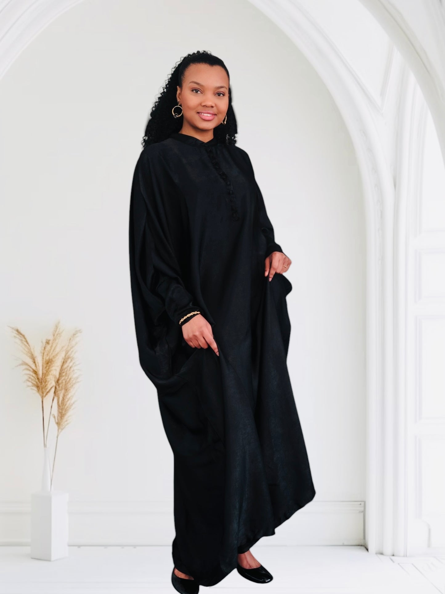 Abaya « Zarah » et ses boutons recouverts