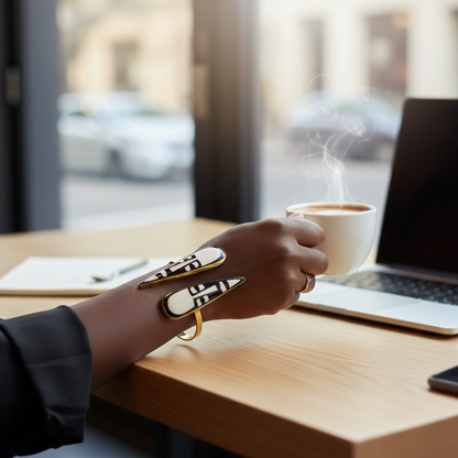 Bracelet africain Nala en corne naturelle et laiton – Manchette artisanale Mousso Fashion