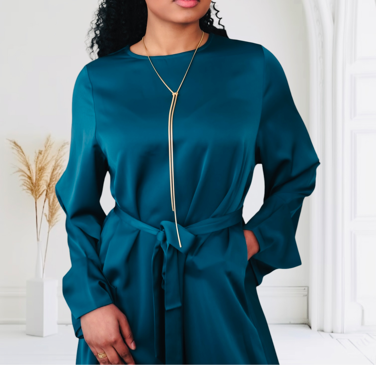 Robe satinée « Aliyah » à  manche large