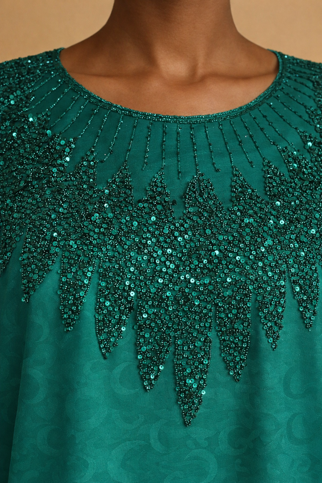 Robe/abaya longue fluide élégante – Coupe ample & broderie raffinée (plusieurs coloris)