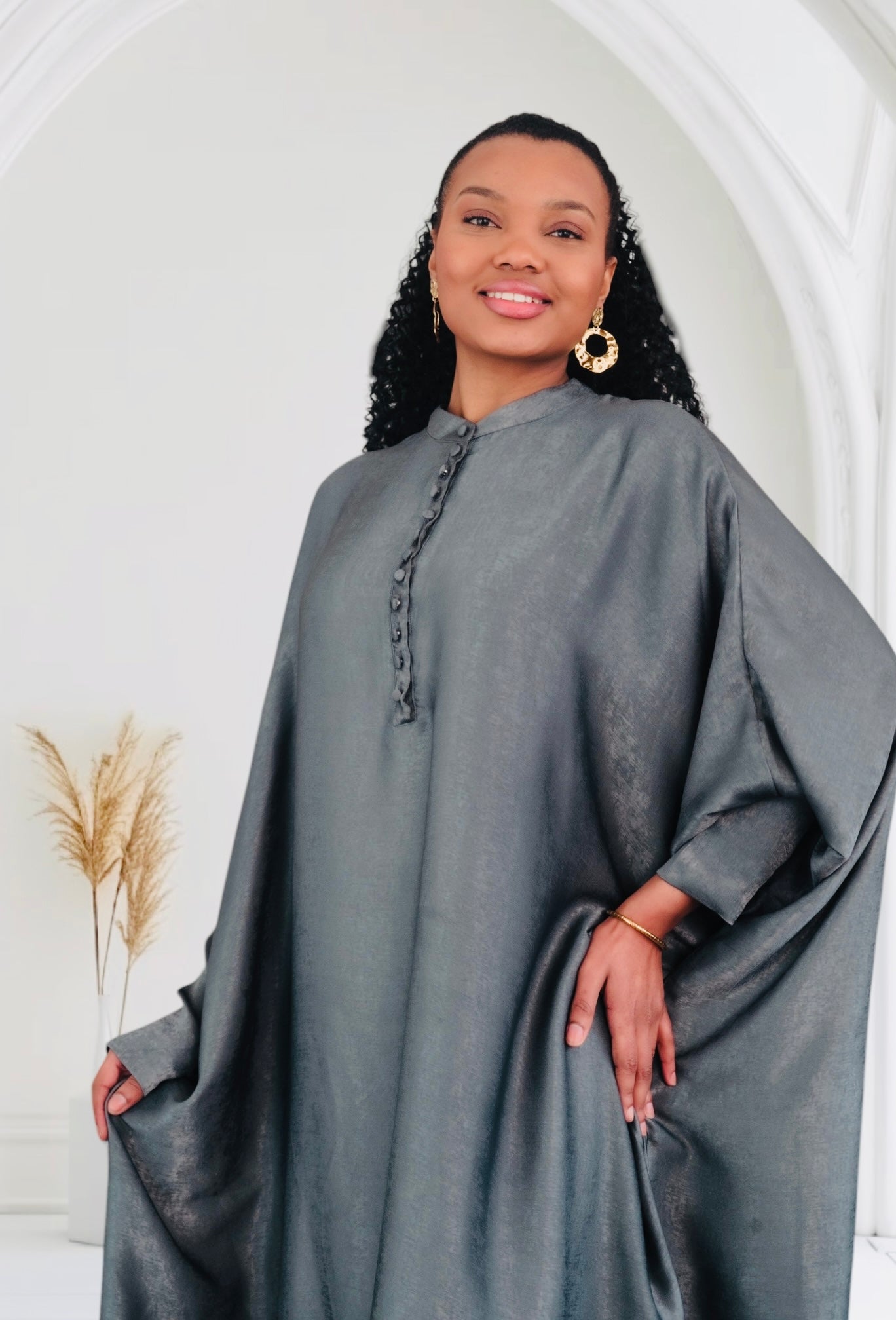 Abaya « Zarah » et ses boutons recouverts