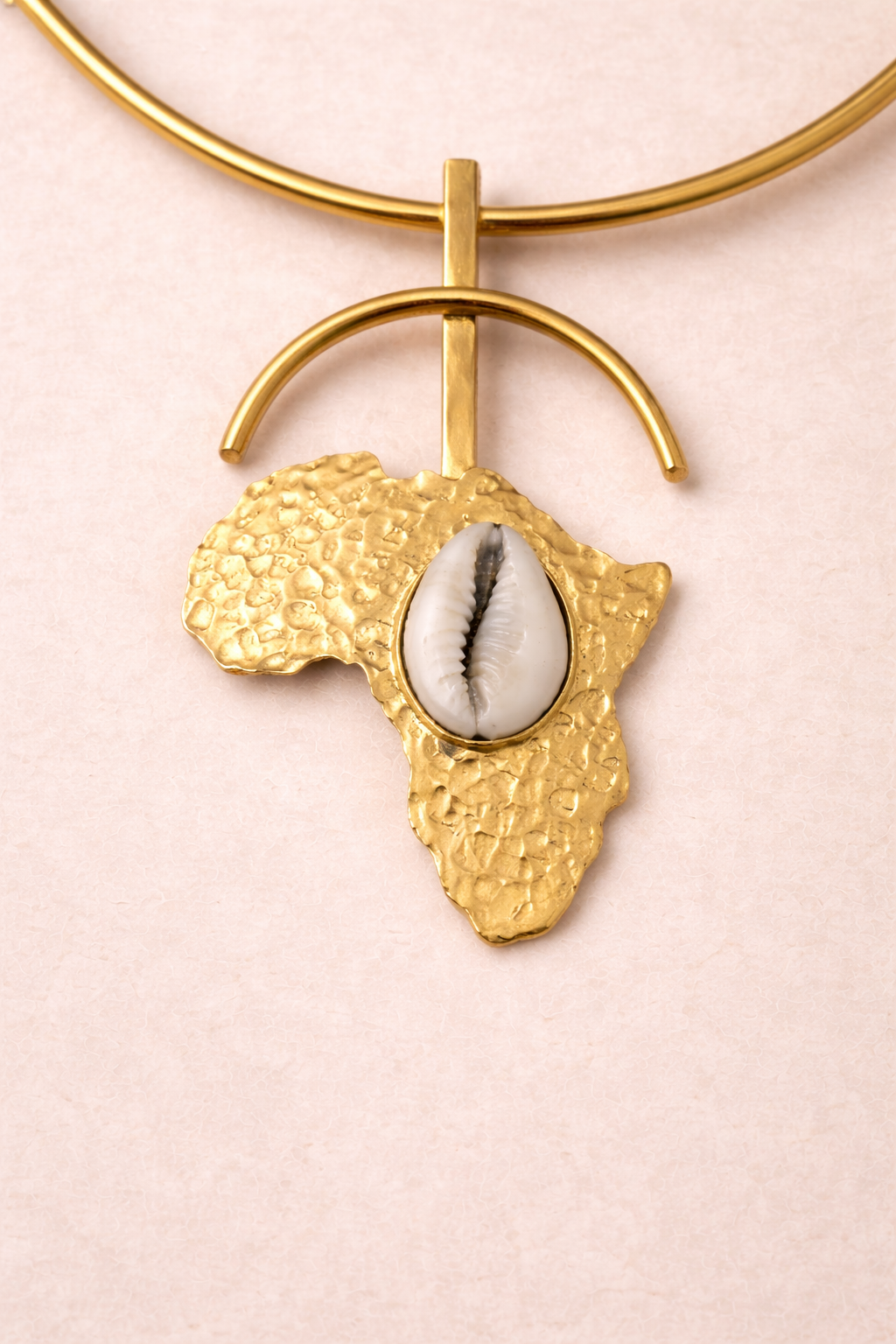 Ras de cou Afrika – Carte d’Afrique & Cauri