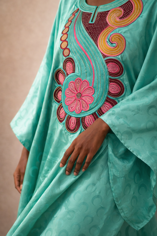 Robe Traditionnelle Émeraude – Élégance Culturelle