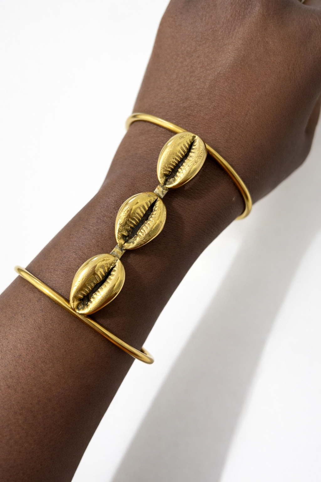 Manchettes Nafi - Bracelet aux cauris
