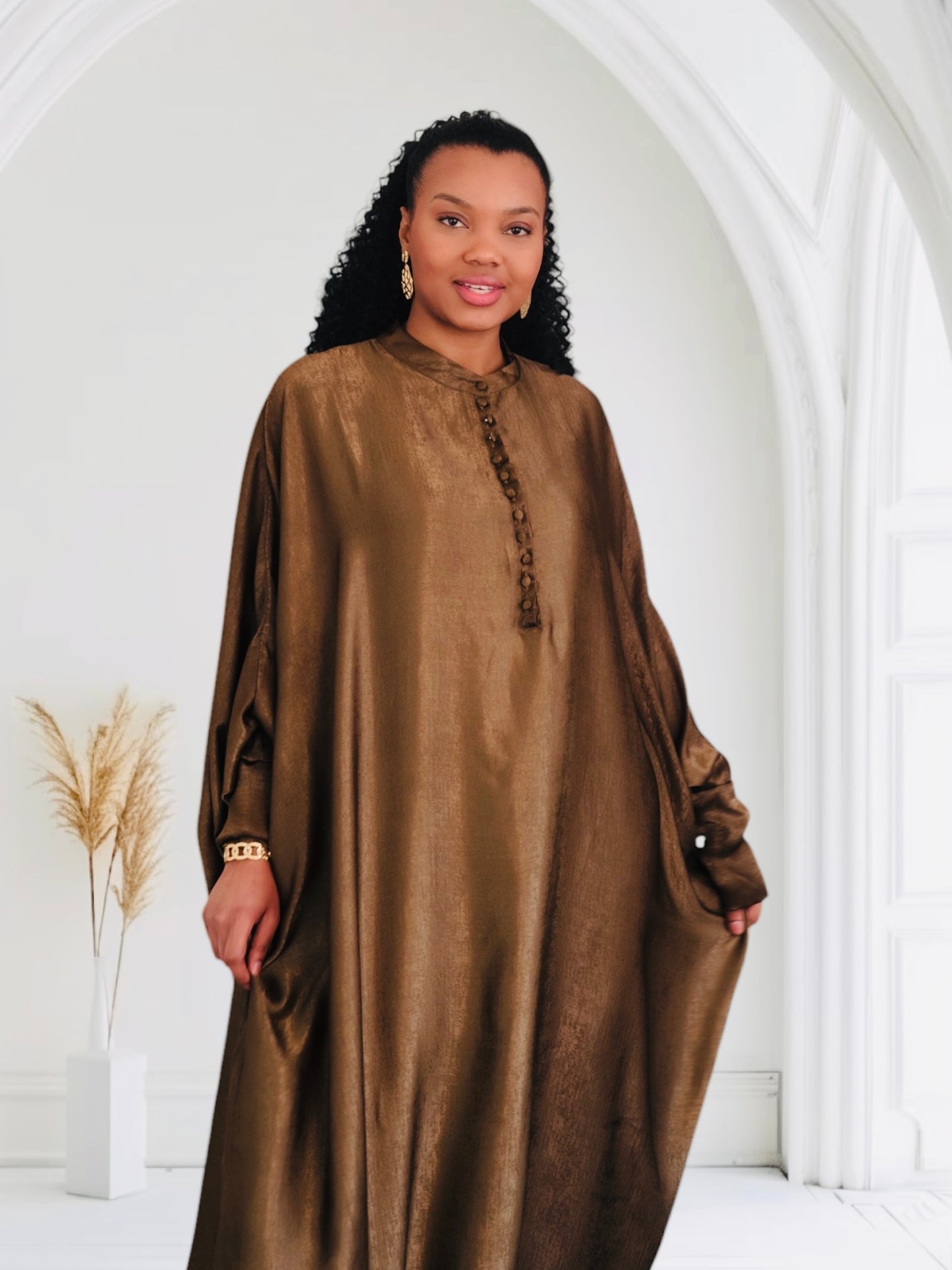 Abaya « Zarah » et ses boutons recouverts