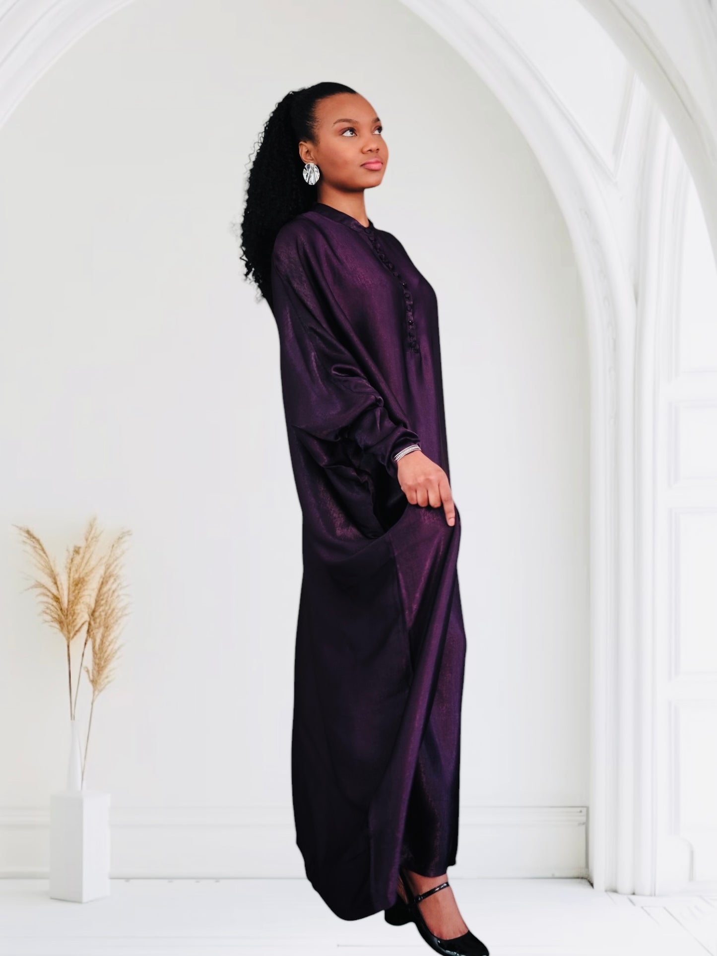 Abaya « Zarah » et ses boutons recouverts