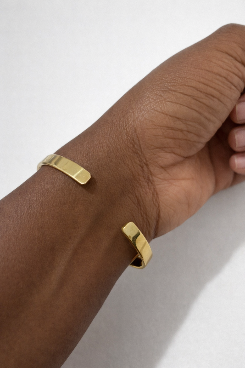 Bracelet Manchette Zahra – Spirale Contemporaine