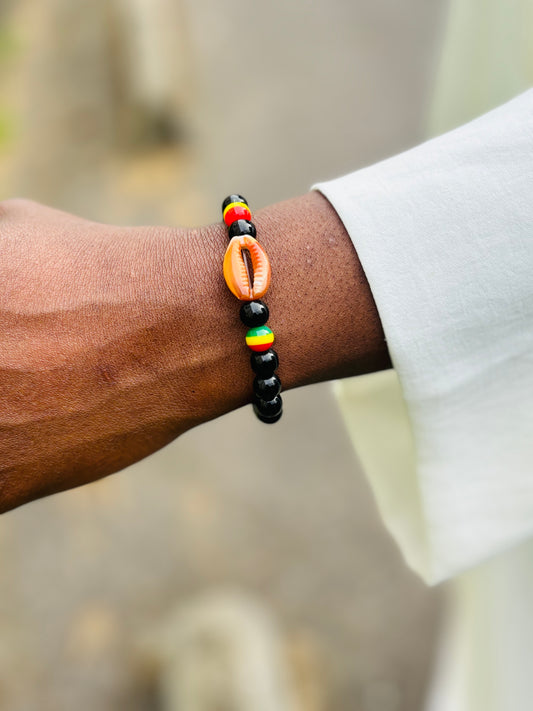 Bracelet en pierre de rocaille et son cauris du Sénégal